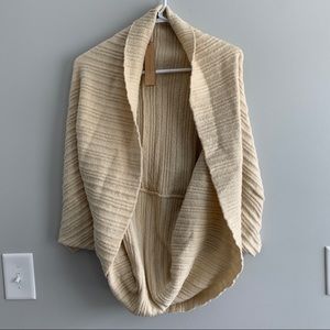 Rook shrug Sweater The Look collection. One size